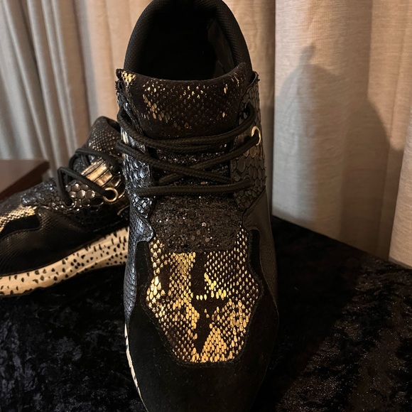 Upper black and gold snake print with polka dot black and white sole. - Picture 9 of 13